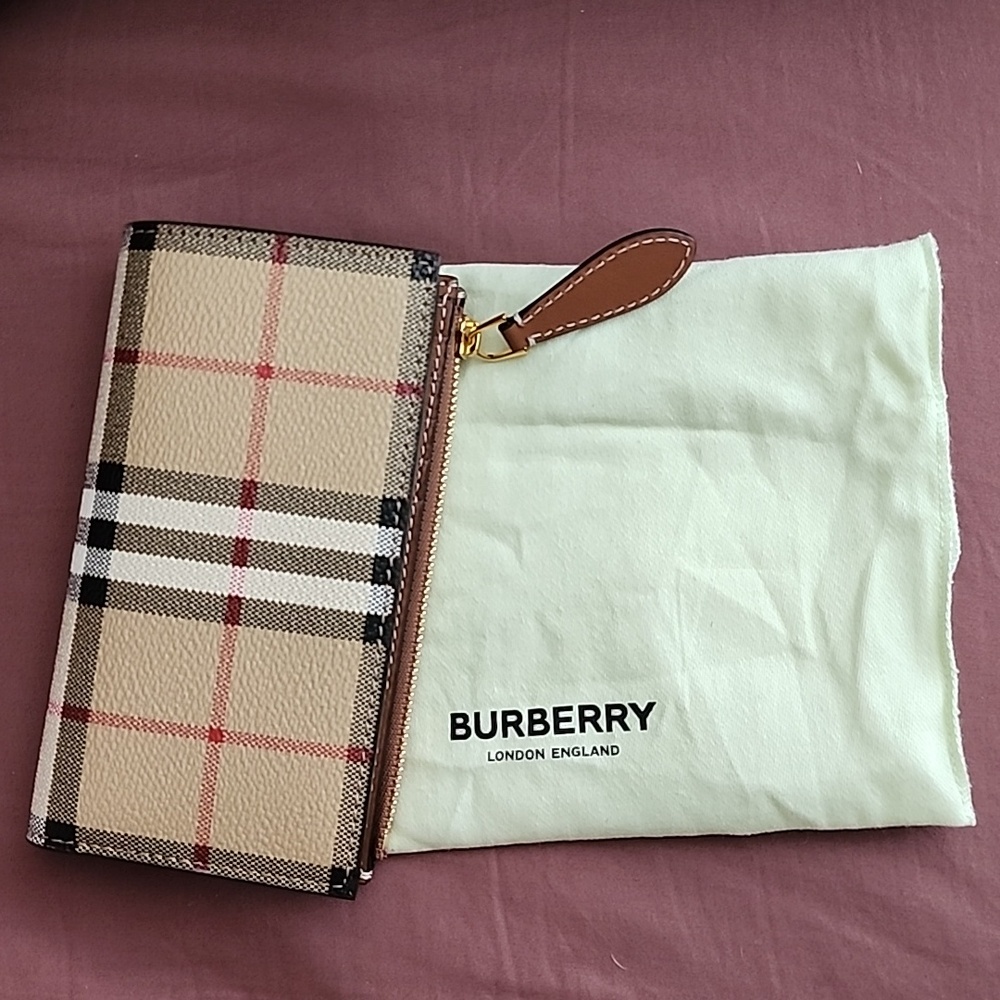 Burberry checked textured leather wallet. New. Never used.